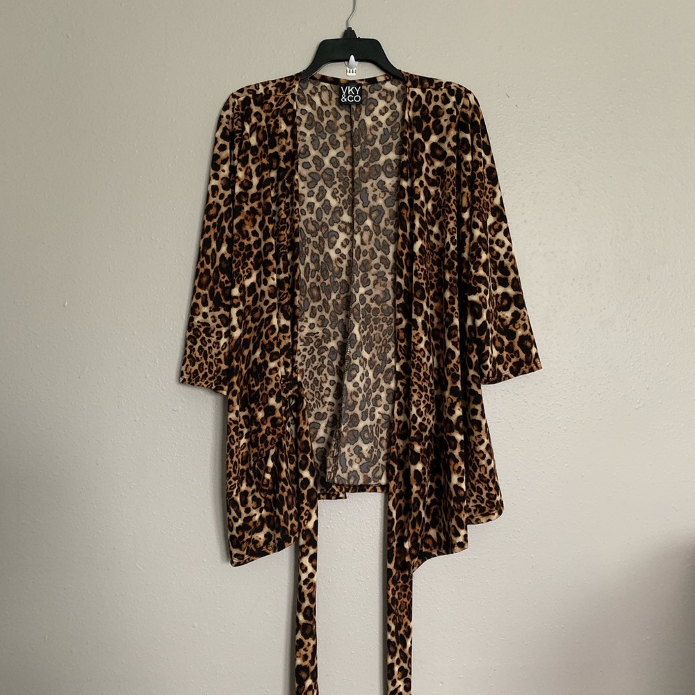 🌺3 for 25🌺 Animal print wrap top
